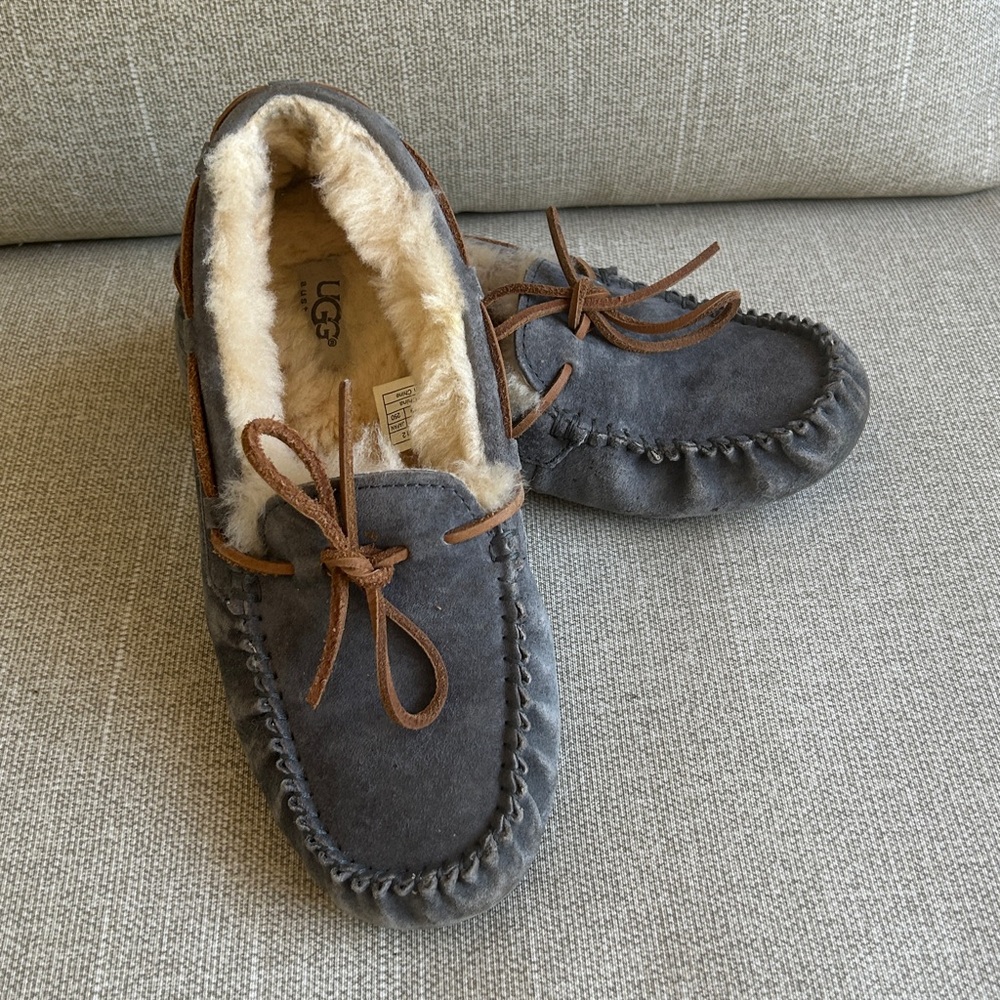 Ugg Authentic Moccasins Charcoal Grey Suede Color Size 8